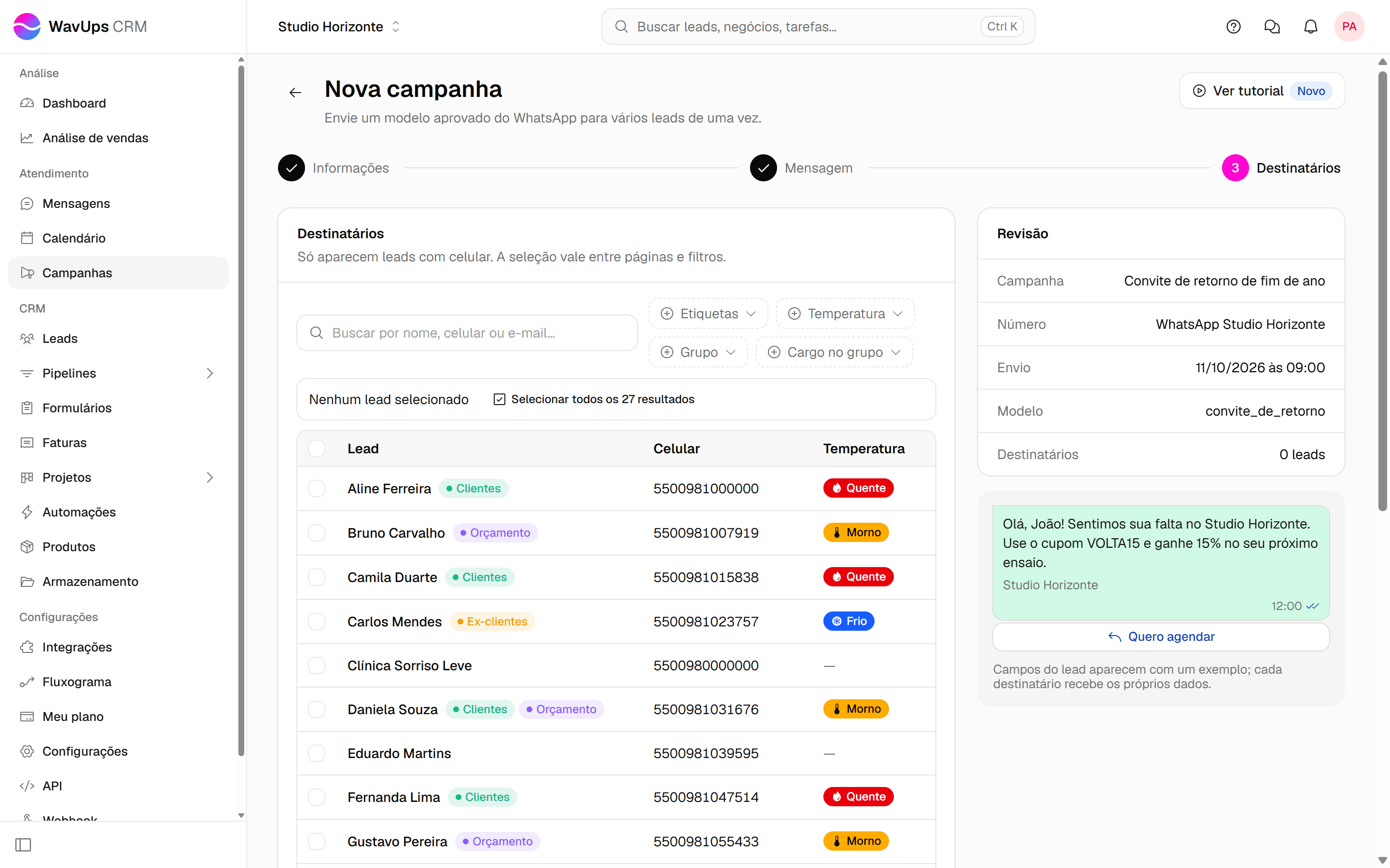 Etapa Destinatários com a busca, os filtros Etiquetas, Temperatura, Grupo e Cargo no grupo e a tabela de leads com celular.
