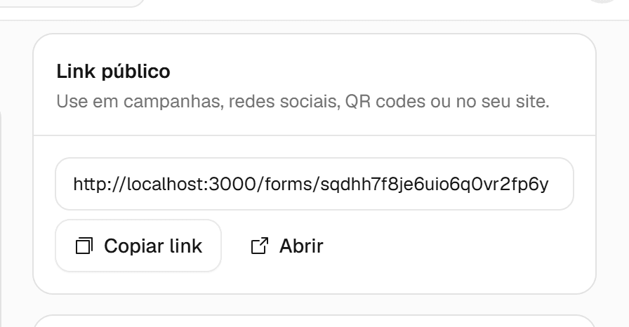 Quadro Link público do construtor, com o endereço do formulário e os botões Copiar link e Abrir.