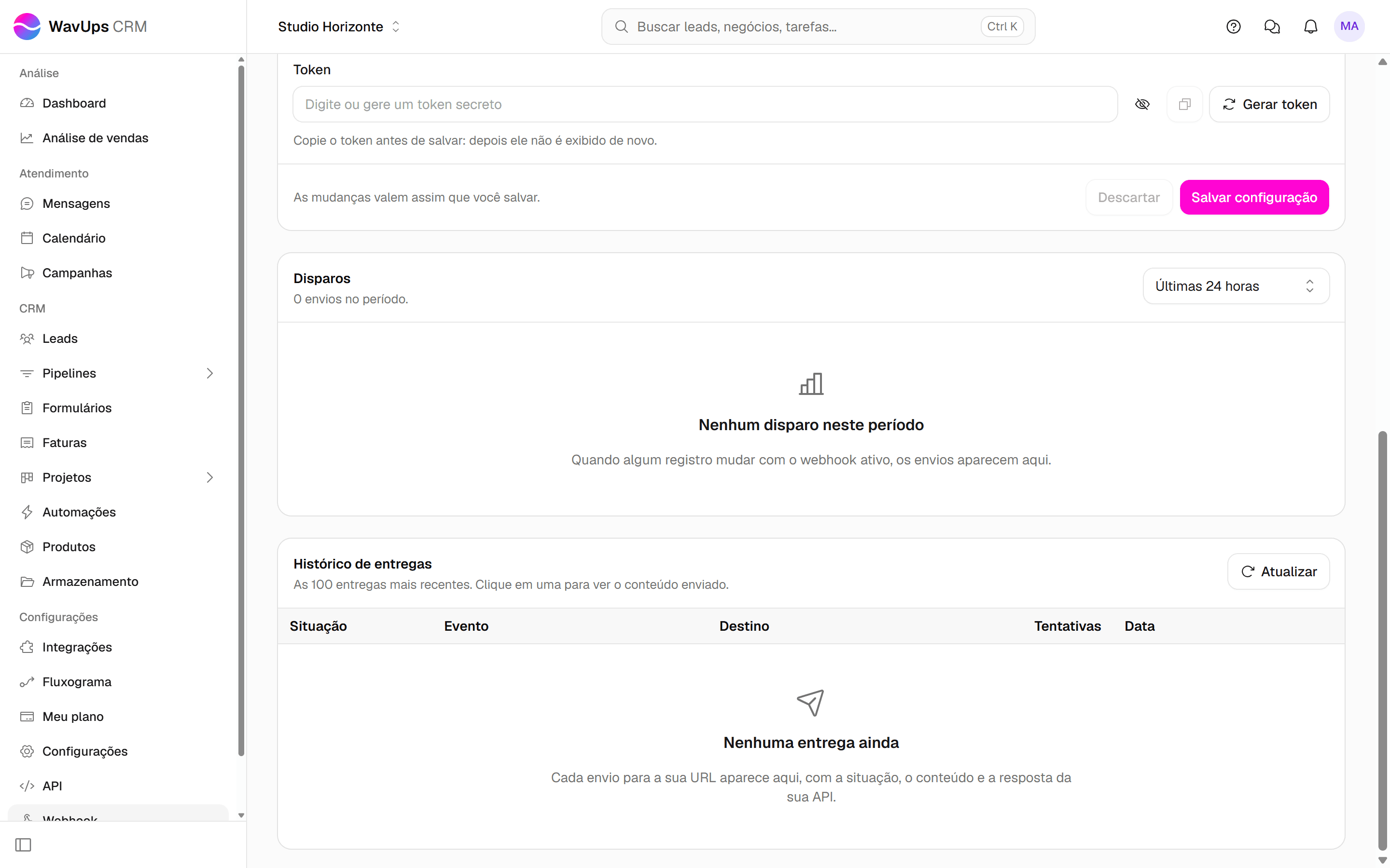 Seções Disparos e Histórico de entregas do webhook, com o seletor de período e o botão Atualizar.