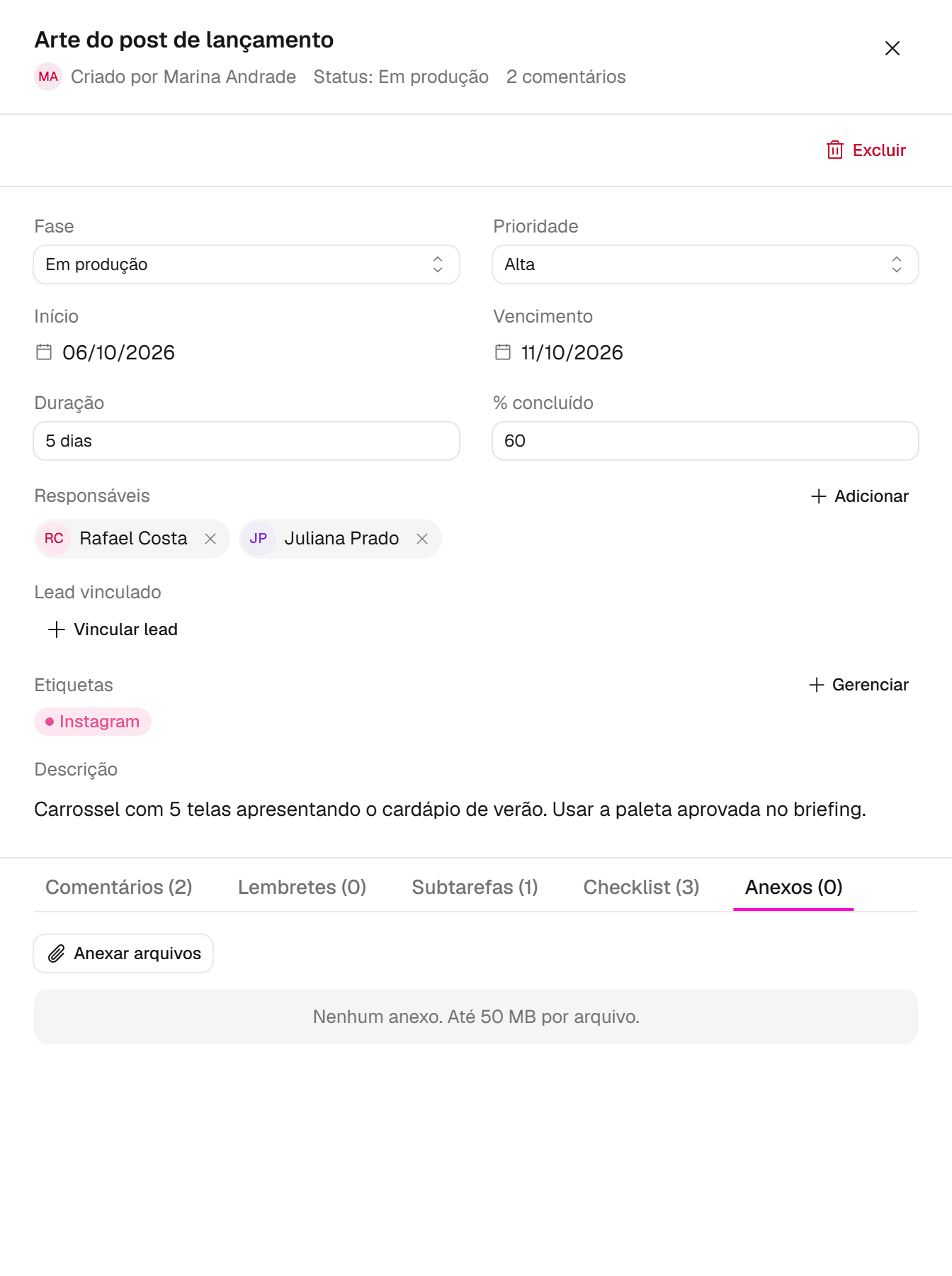 Aba Anexos da tarefa com o botão Anexar arquivos.