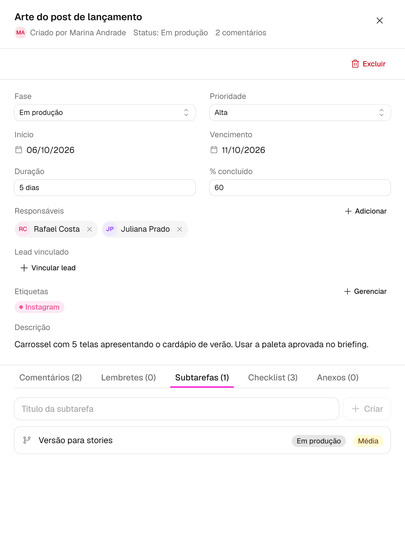 Aba Subtarefas com o campo Título da subtarefa, o botão Criar e a subtarefa Versão para stories com a fase e a prioridade.